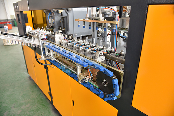 Features of Blow Molding Machine